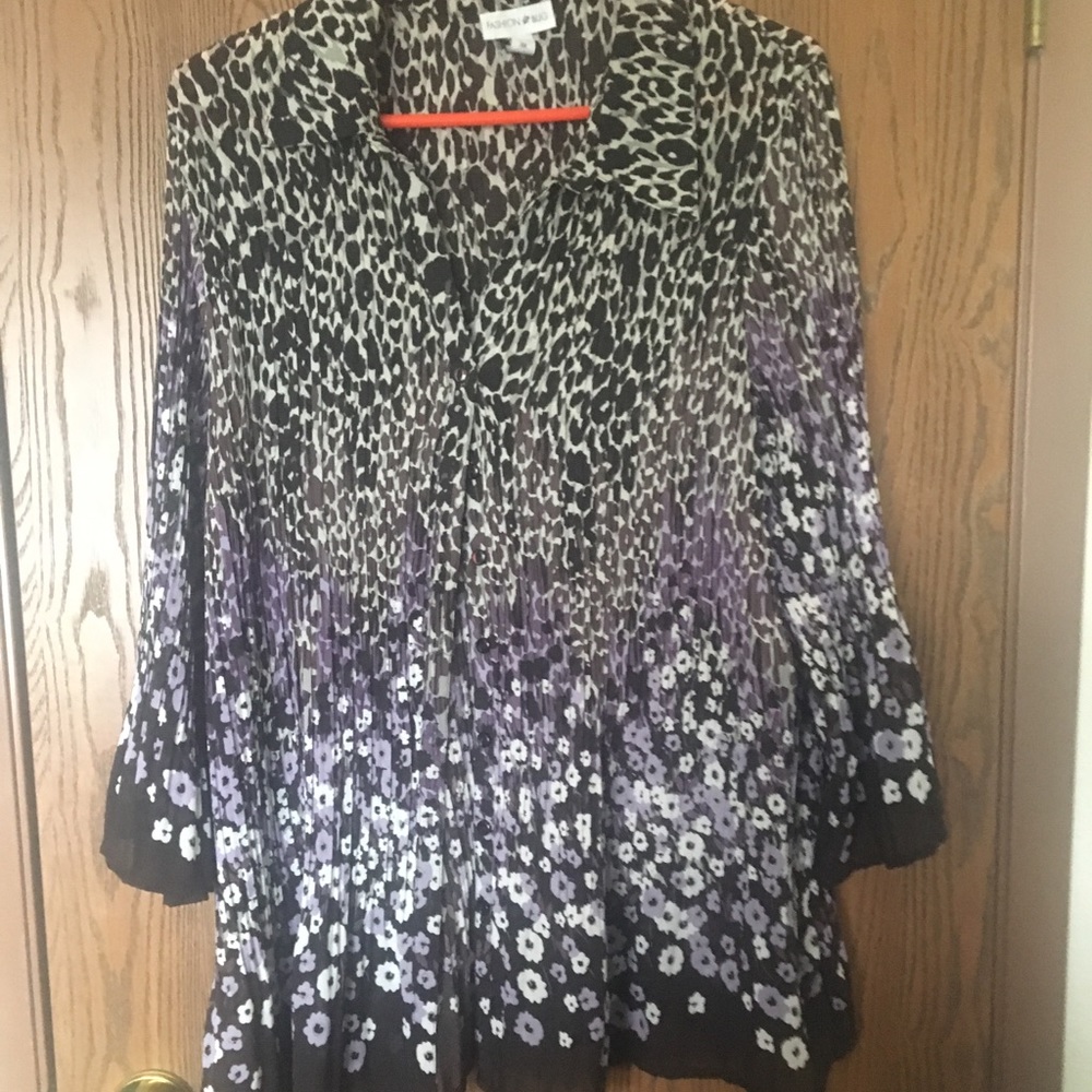 Beautiful gray/purple crinkle material top